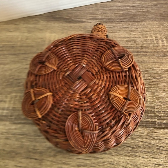 Vtg Brown Woven Turtle Planter - Picture 6 of 10